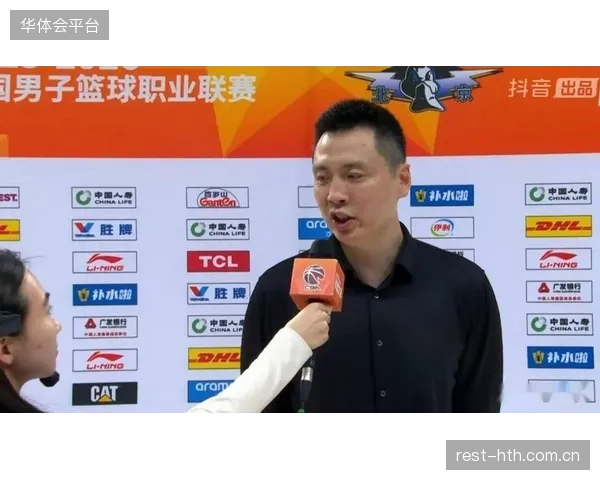 卢伟在球队面临外援伤病危机时调整得当，激活多名角色球员是夺冠关键。